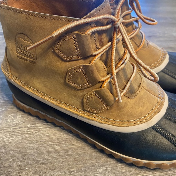 EUC SOREL Out N About Duck Boots 9 Worn Once! - Picture 4 of 8